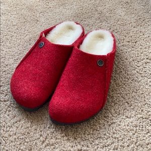 BIRKENSTOCK SLIPPERS